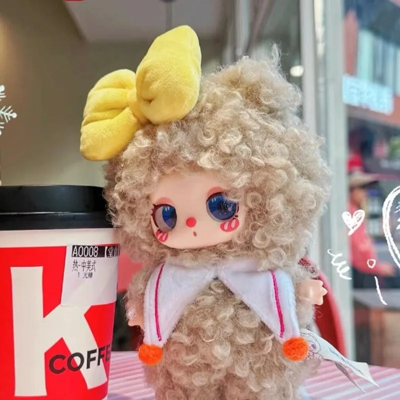 Figure Display Box - Милая плюшевая кукла-кошка с кудрявыми волосами,